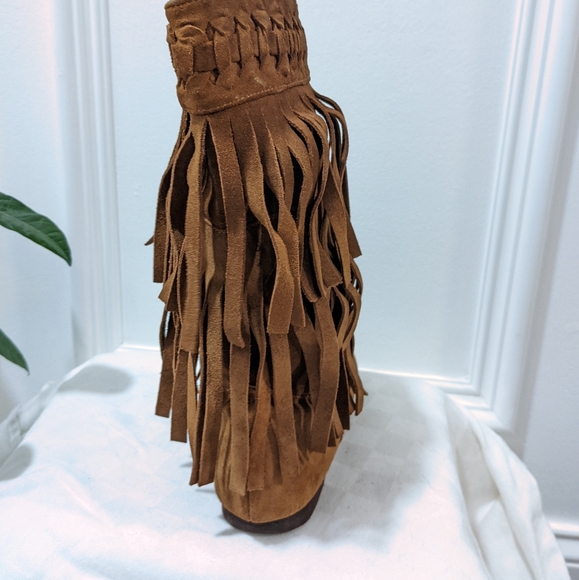 Suede calf boots moccasin style by Steve Madden. - Picture 11 of 16